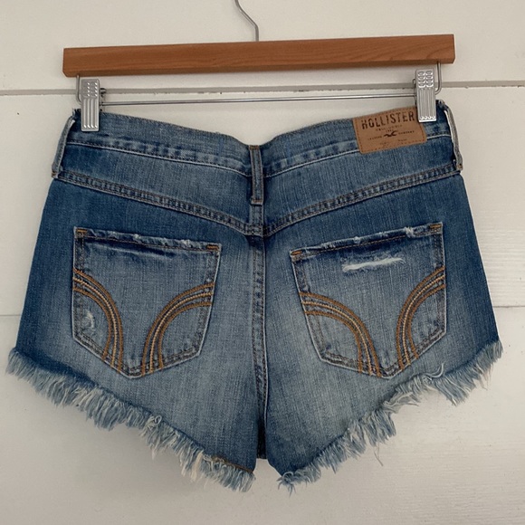 Hollister Embellished Denim Shorts - Picture 4 of 4